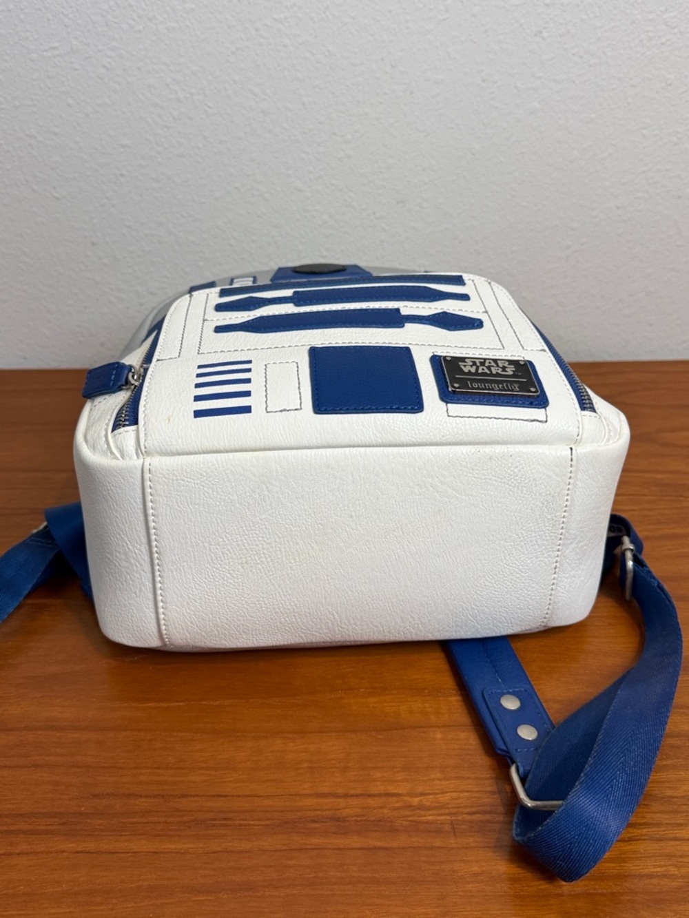Loungefly Star Wars R2D2 Backpack - Picture 11 of 11